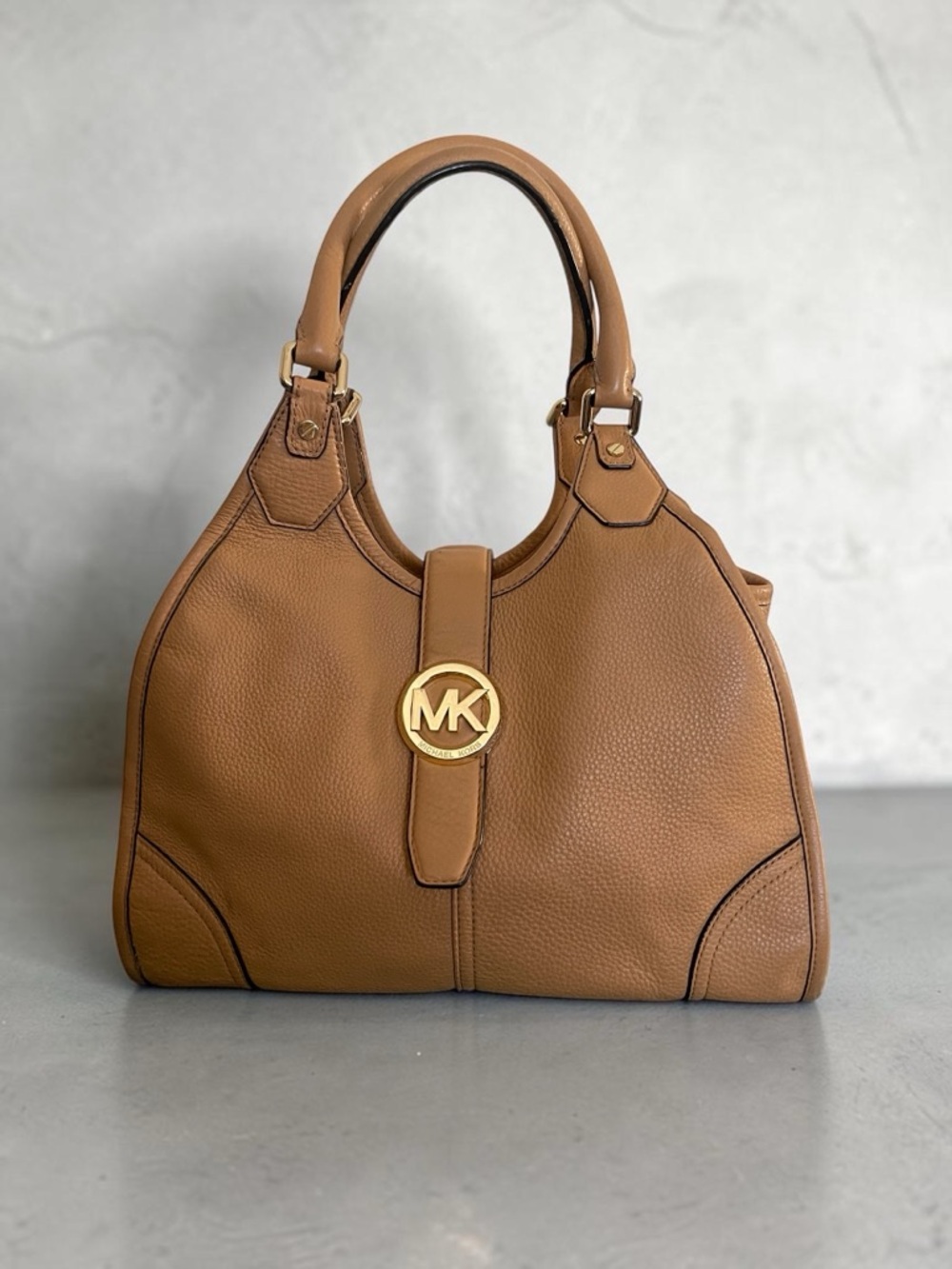 Michael Kors Bag Large Hudson Camel Leather Tote Gold Logo Shoulder Bag - Picture 2 of 9